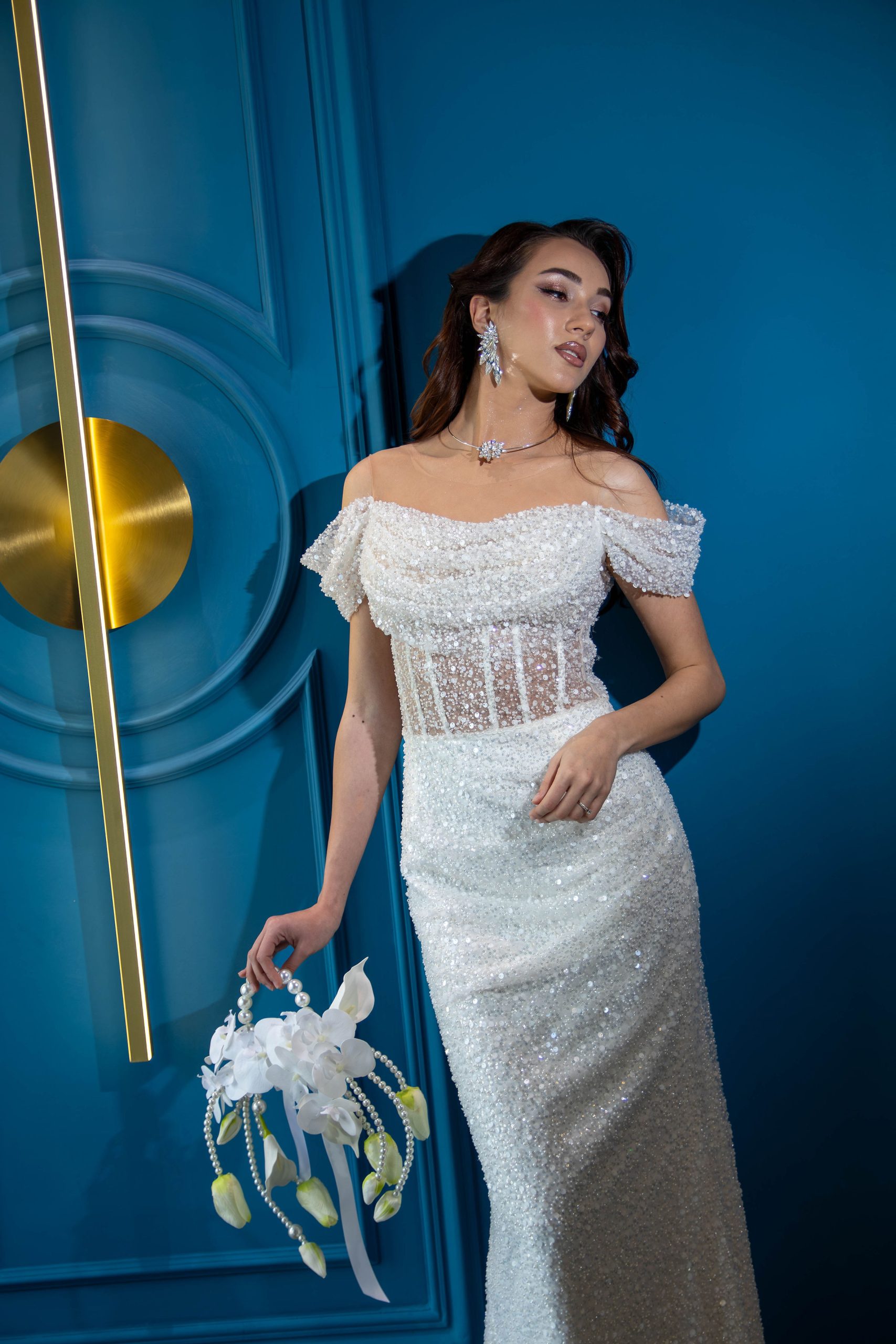 Fotografie mireasă ușă albastră – Mirra – HB Photography
