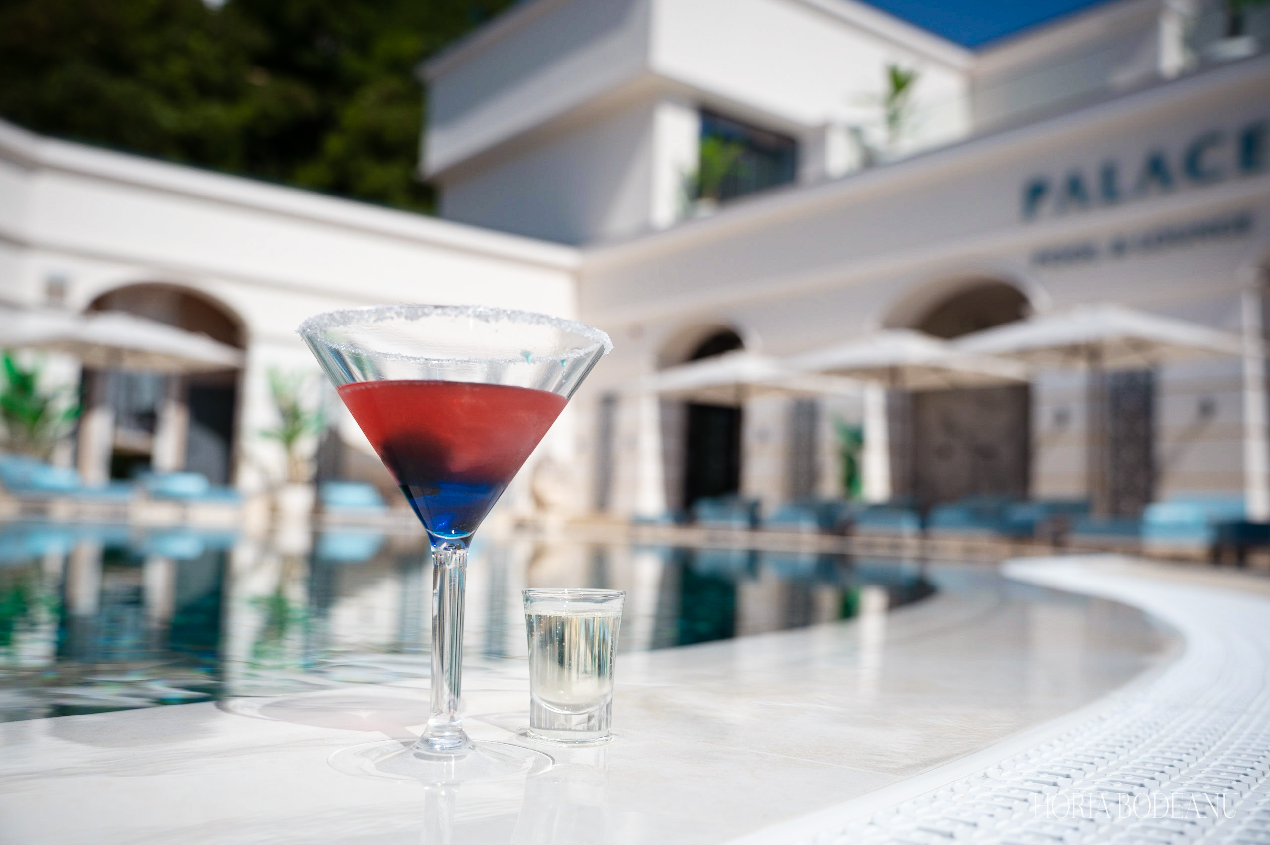 Cocktail Palace by Orient — cadru wide la piscină