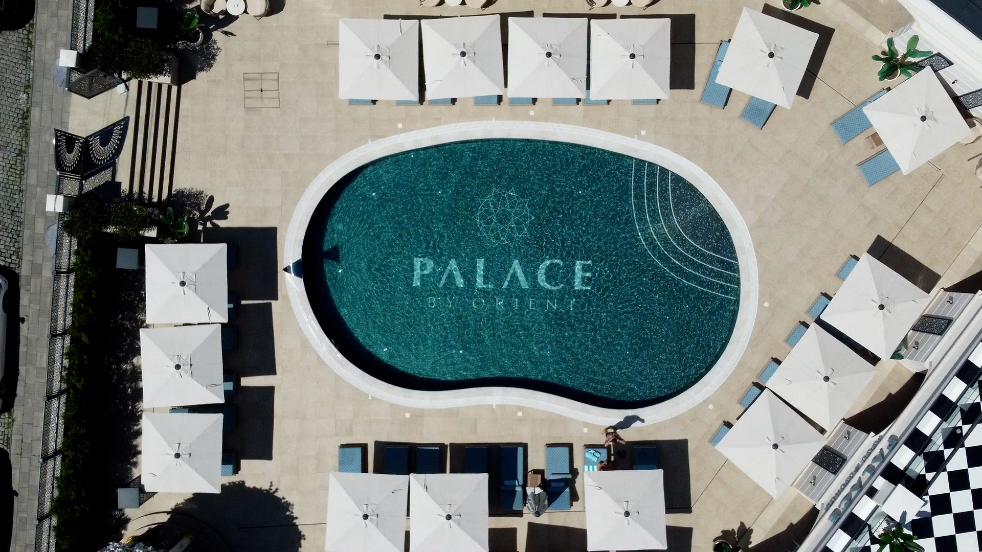 Piscina Palace by Orient văzută din dronă — cadru aerian Faleza Dunării