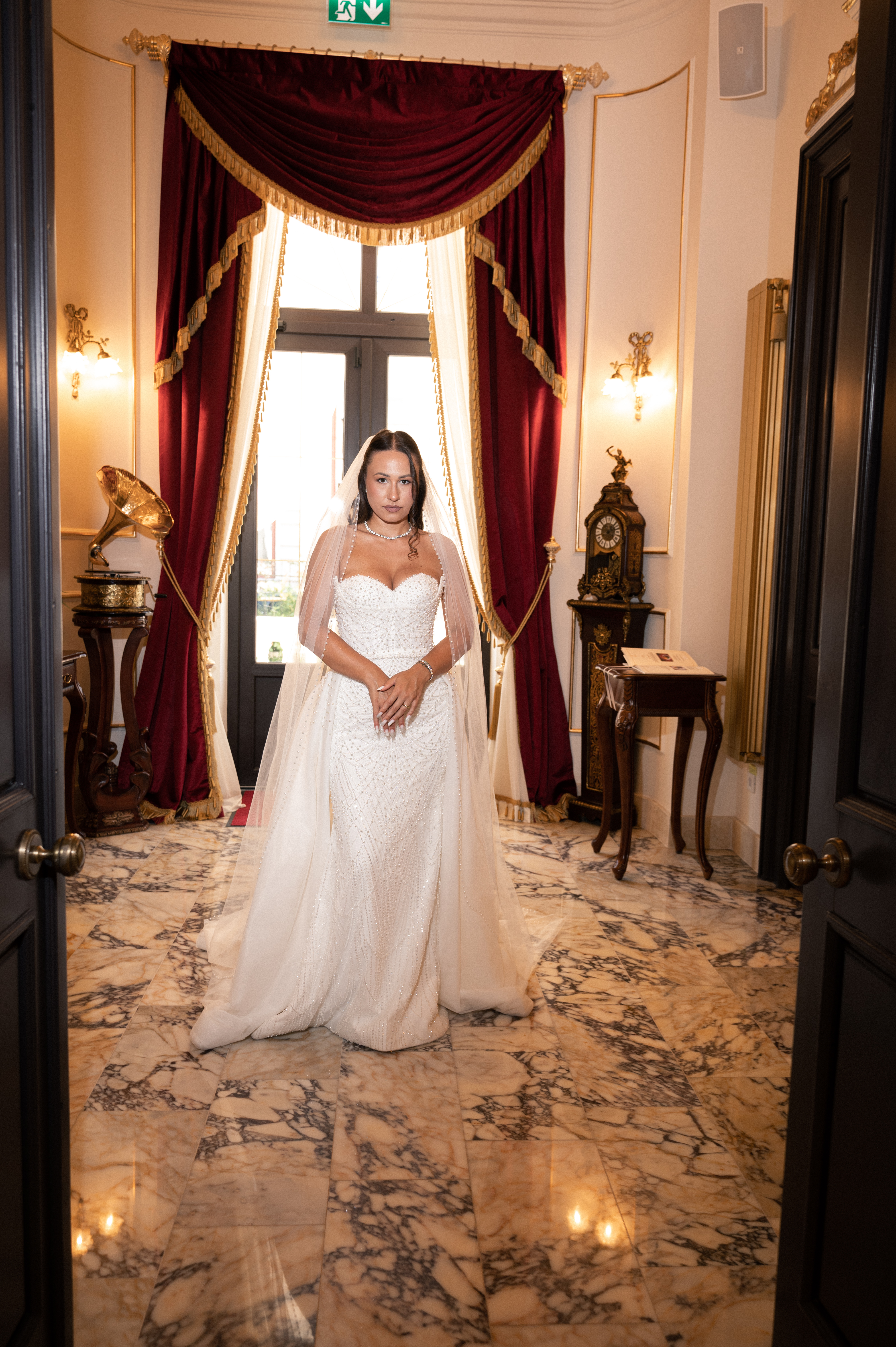 Diana, portret fashion sub candelabru de epocă la Auria Palace Galați