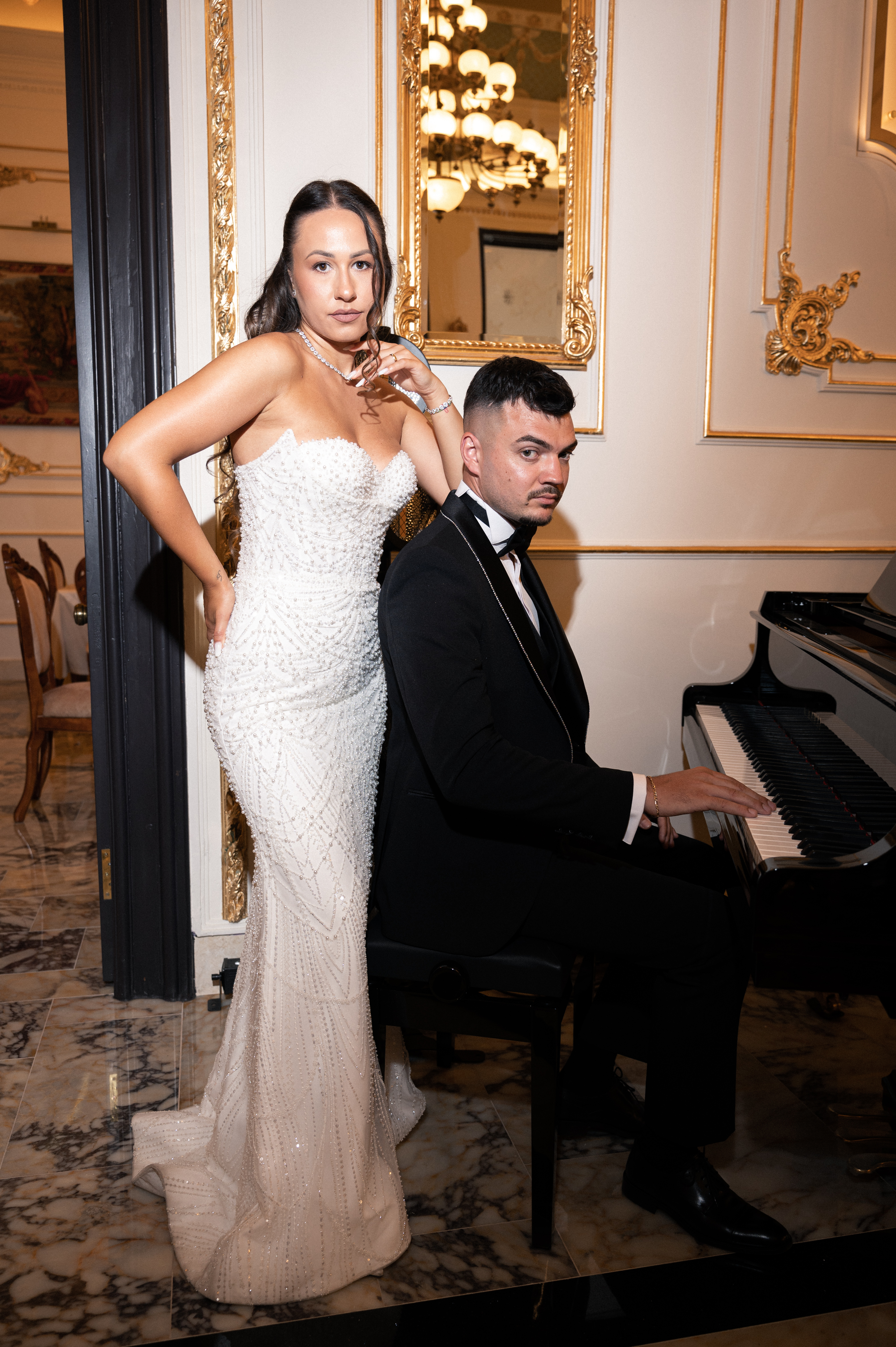 Daniel, portret editorial la pianul din salonul Auria Palace